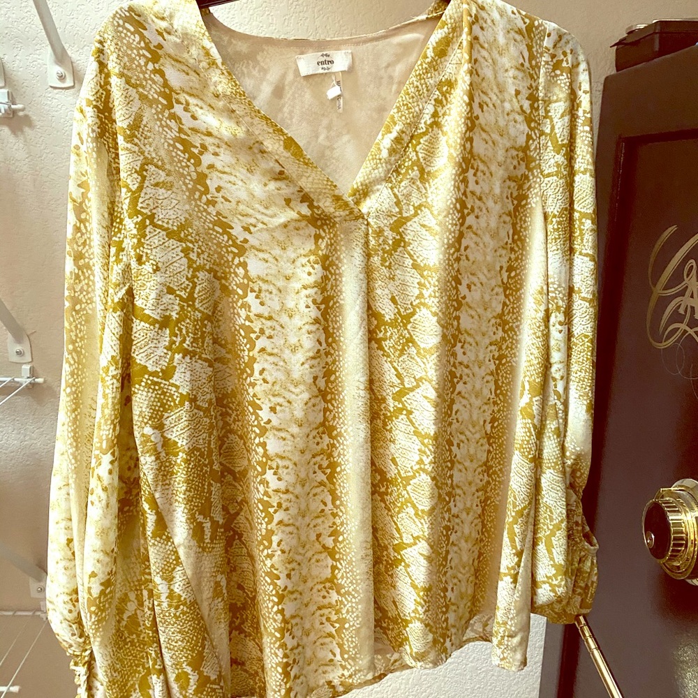 Super cute mustard yellow tunic top